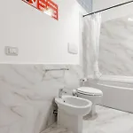 One Bedroom In The Heart Of Apartment *